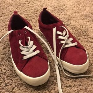 NWOT 🎉 Never worm GAP burgundy sneakers